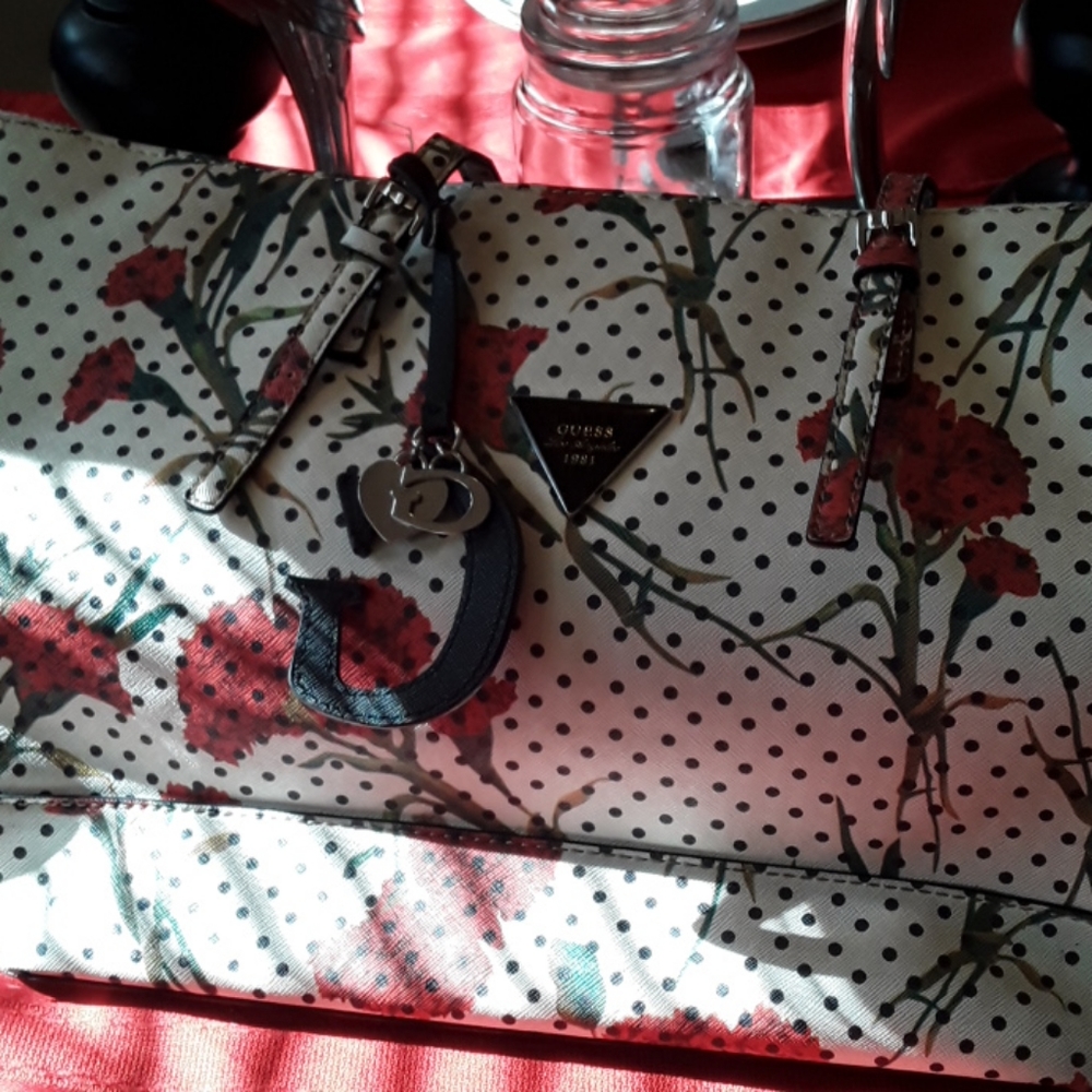 Guess Tote - Picture 10 of 11